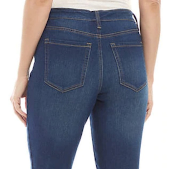 NEW Directions Girlfriend Jeans, size 6 - Picture 2 of 3